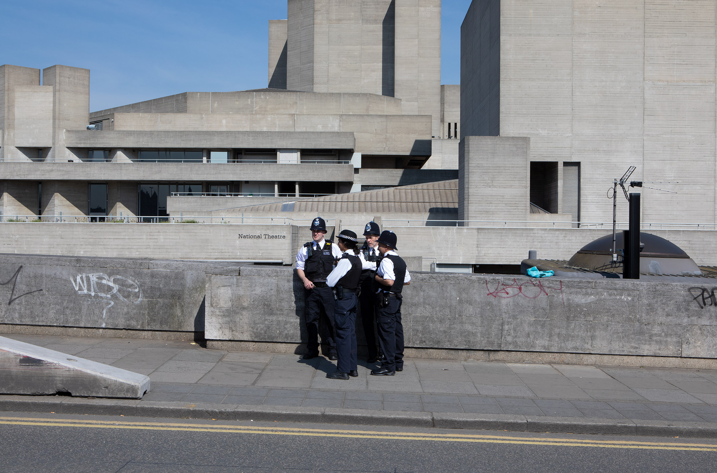 london-police-extinction-rebellion-national-theatre