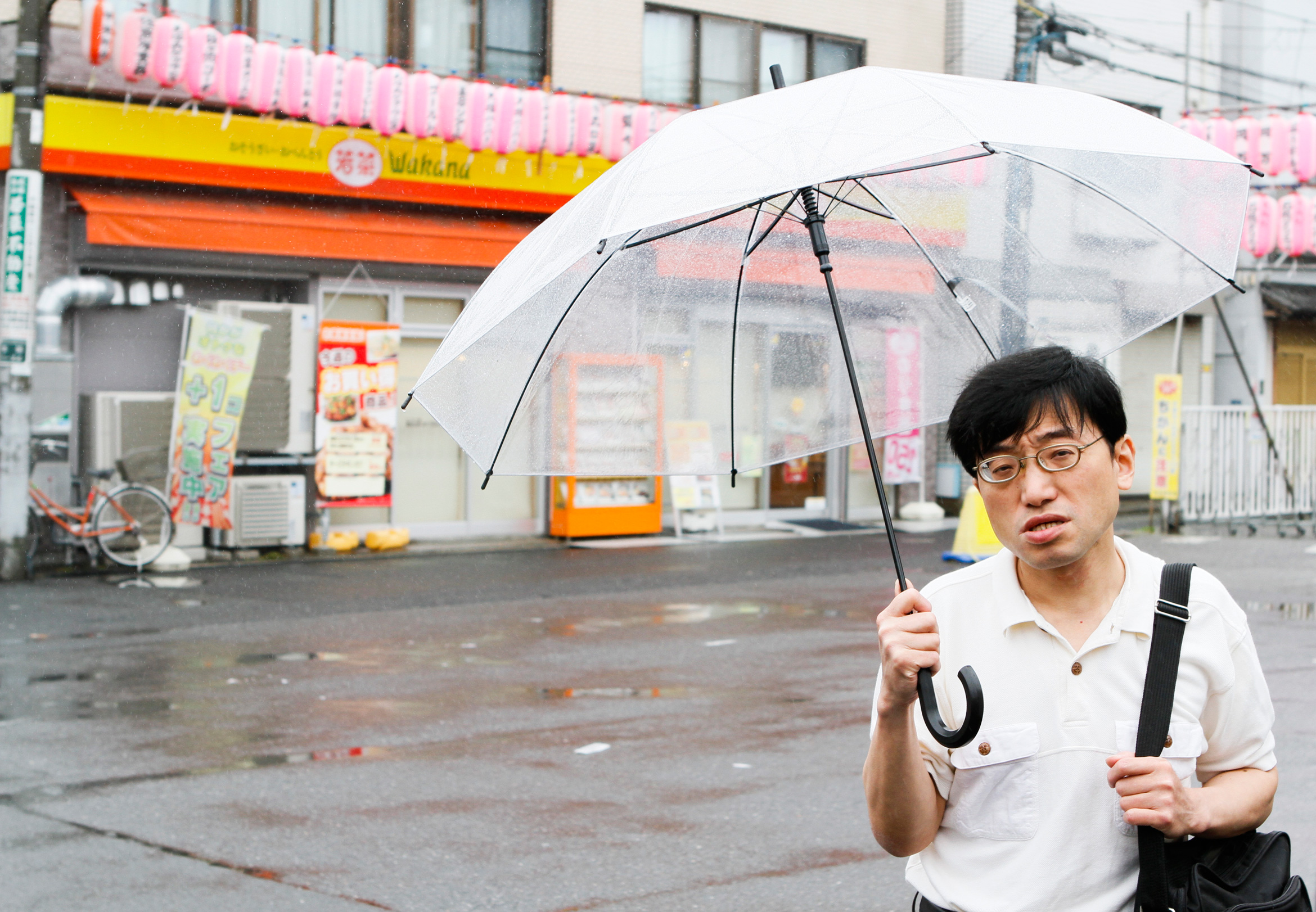 japan-tokyo-umbrella-portrait