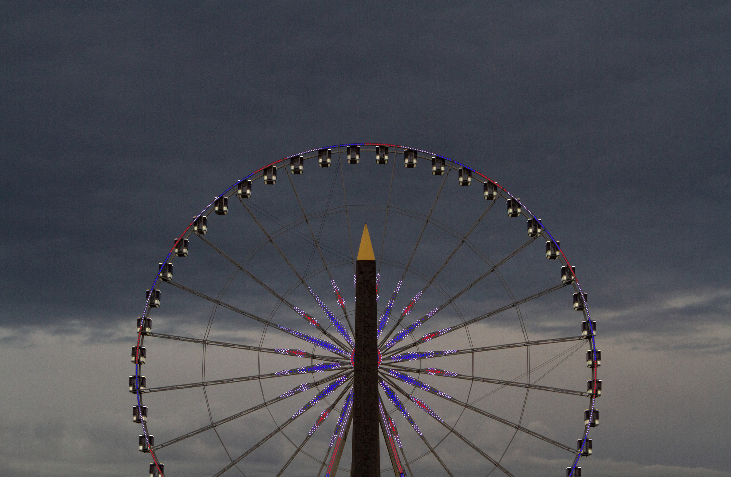 The-Luxor-Obelisk-Place-de-la-Concorde-ferris-wheel-
