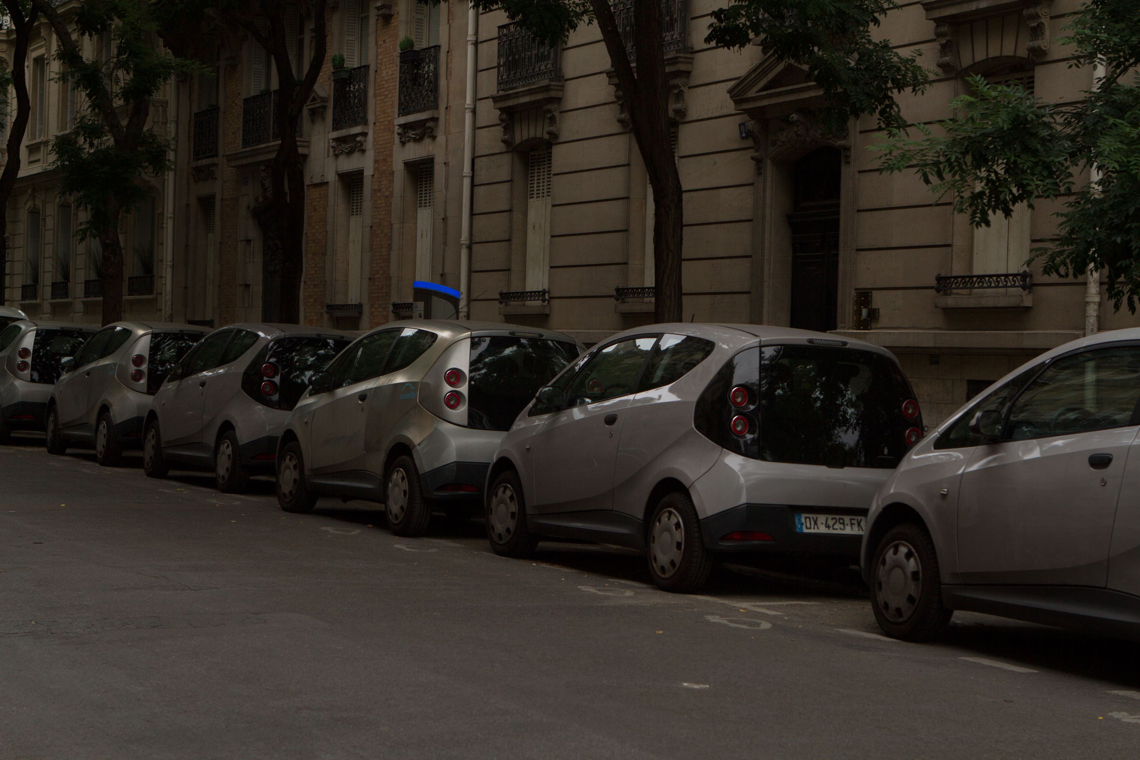 auto-lib-paris-electric-car-1