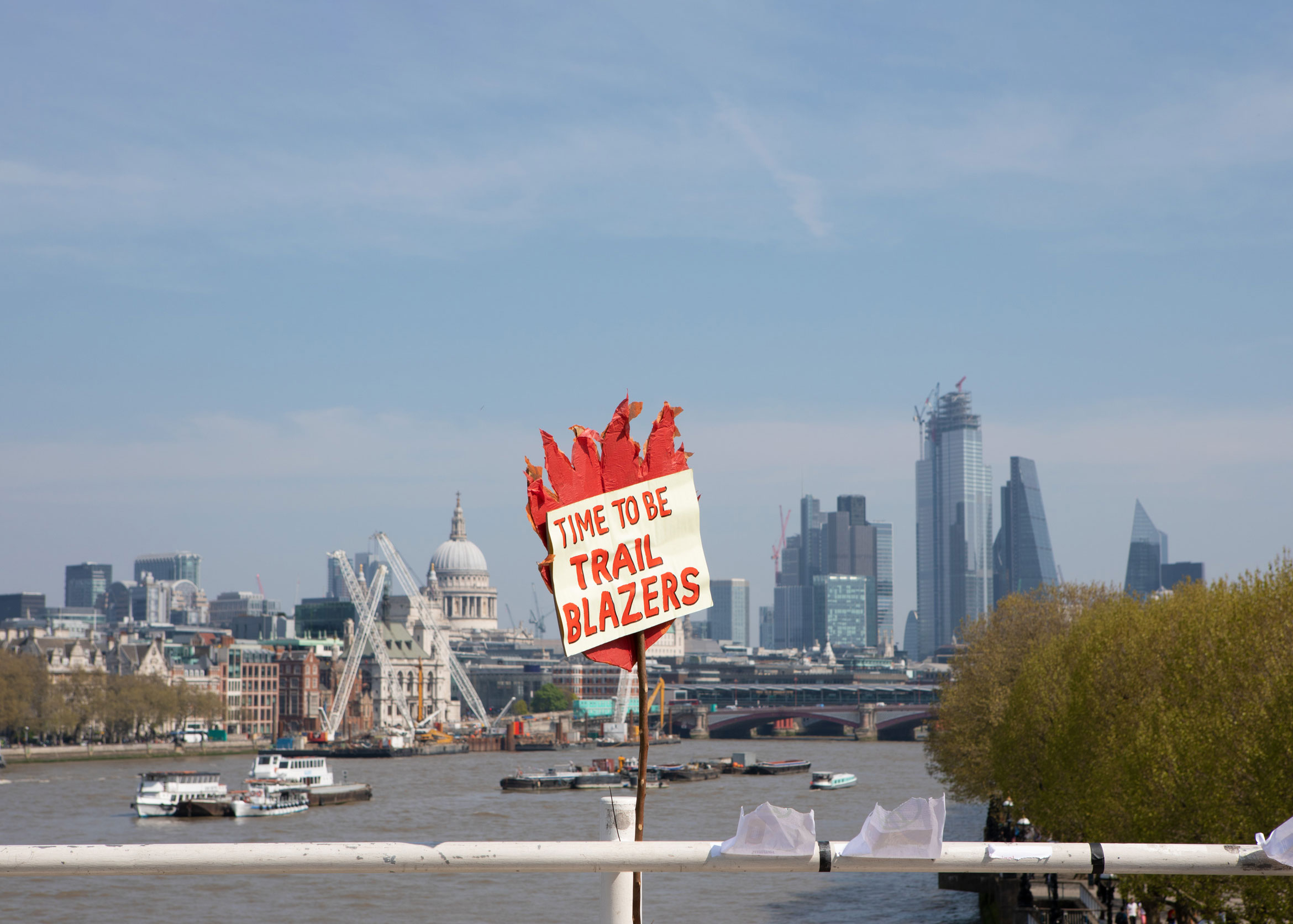 extinction-rebellion-waterloo-bridge-signs-1