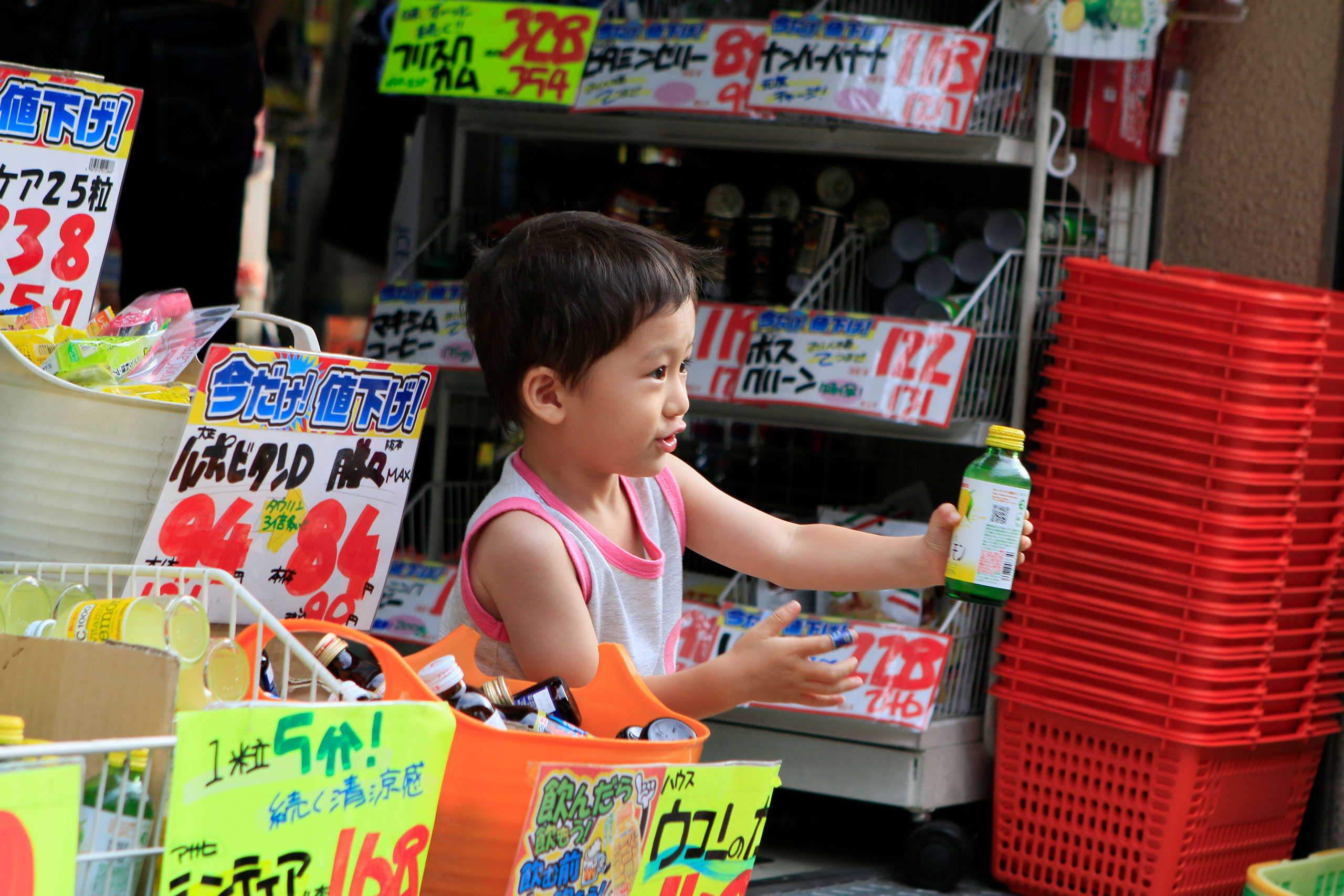 japan-kid-street
