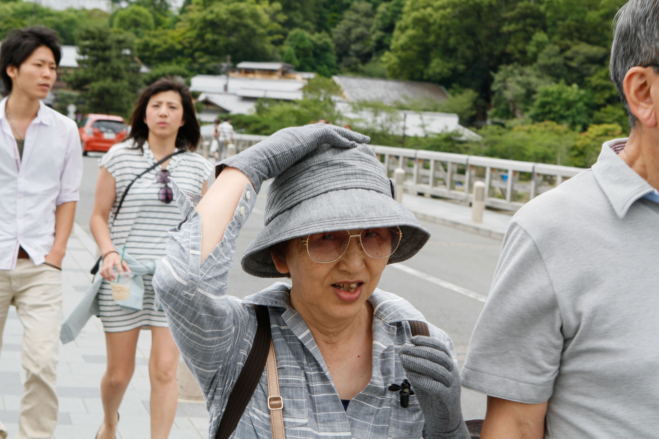 japan-kyoto-lady-in-grey