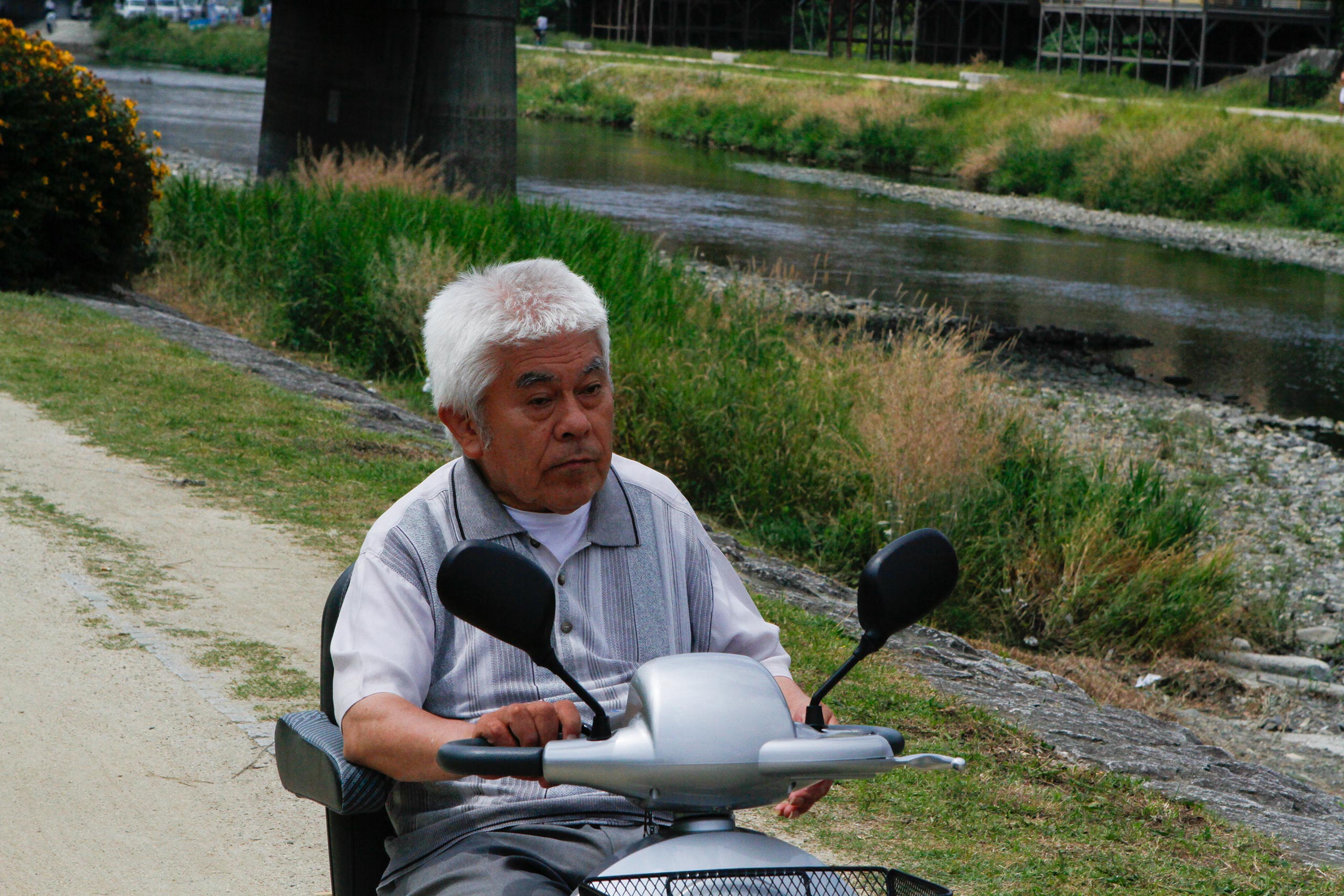 japan-mobility-scooter-kyoto-river