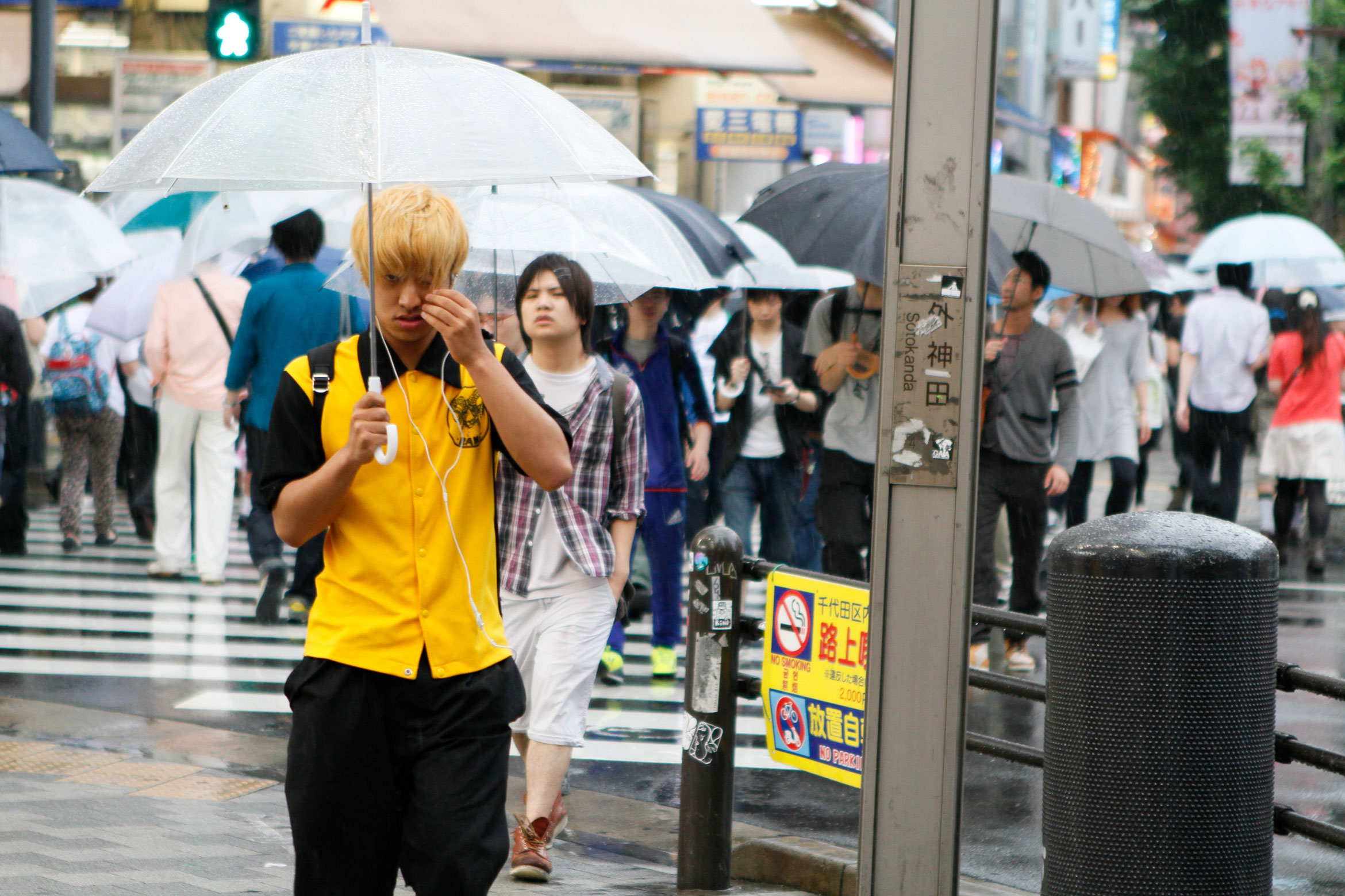 japan-youth-street-yellow
