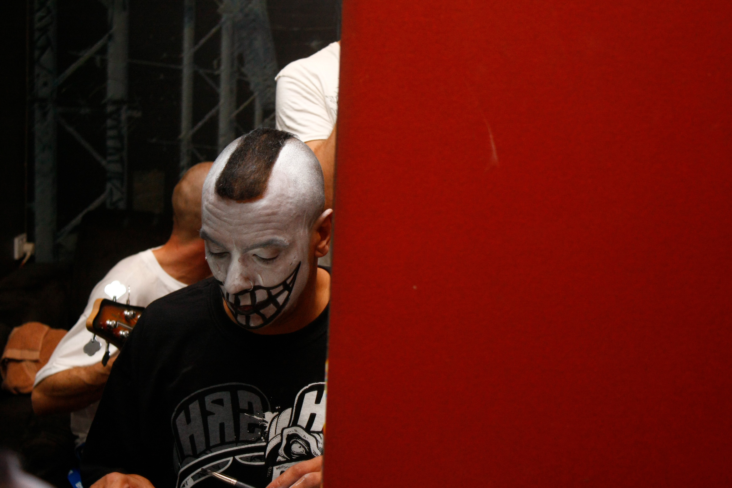 jared-gomes-hed-pe-backstage