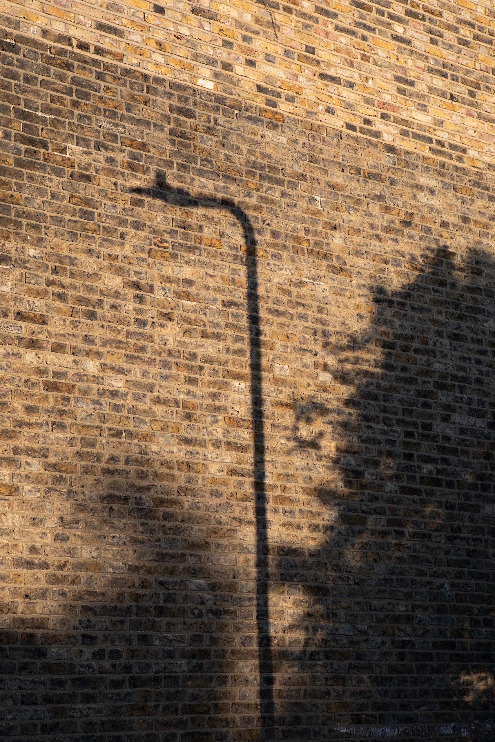 london-shadow-streetlight