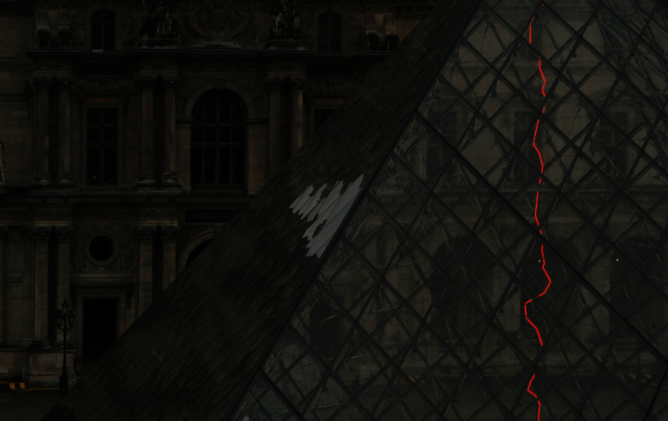 louvre-pyramid