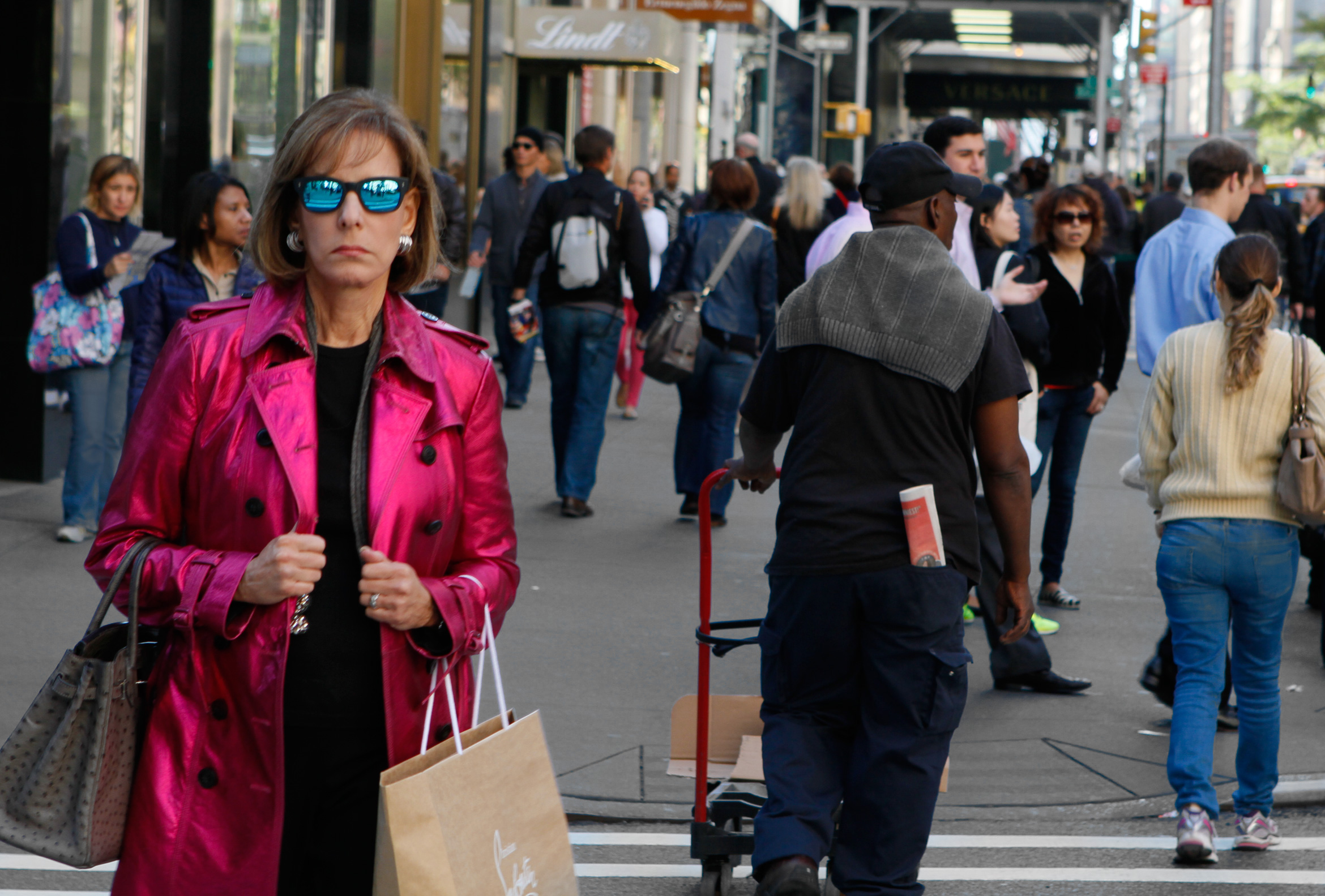 new-yorkers-shopping-madison-av