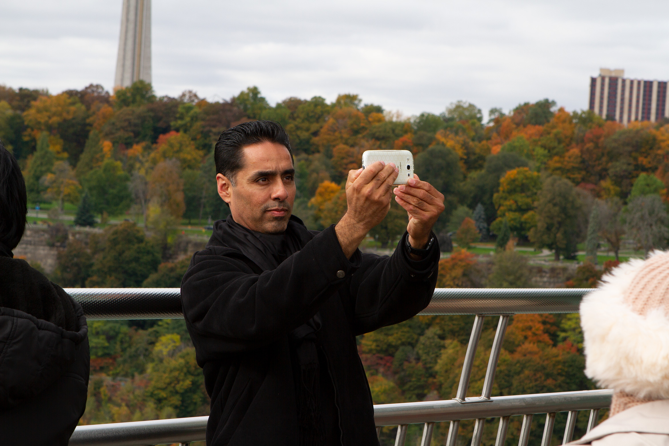 niagra-falls-selfie