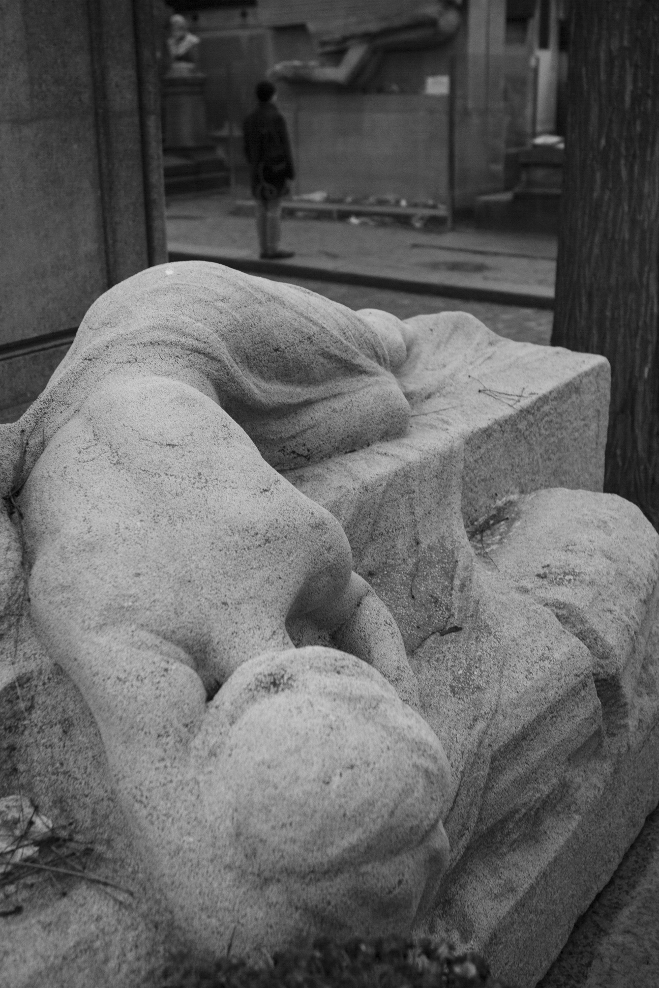 oscar-wilde-tomb-paris