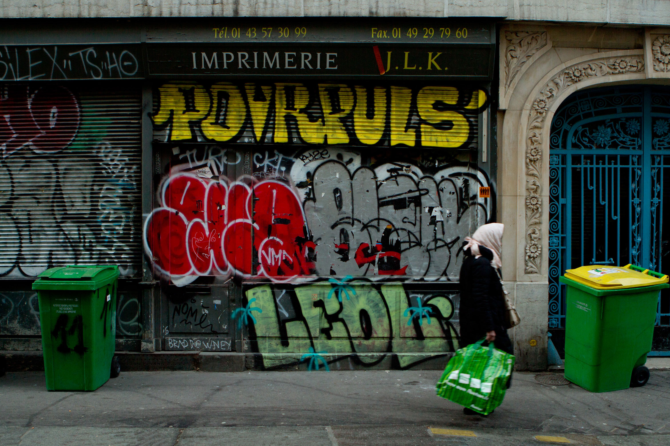 paris-belleville-2 old lady paris