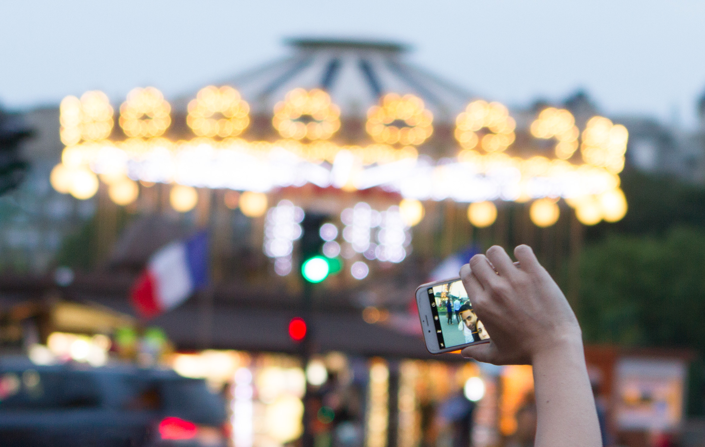 paris-eiffel-tower-selfies