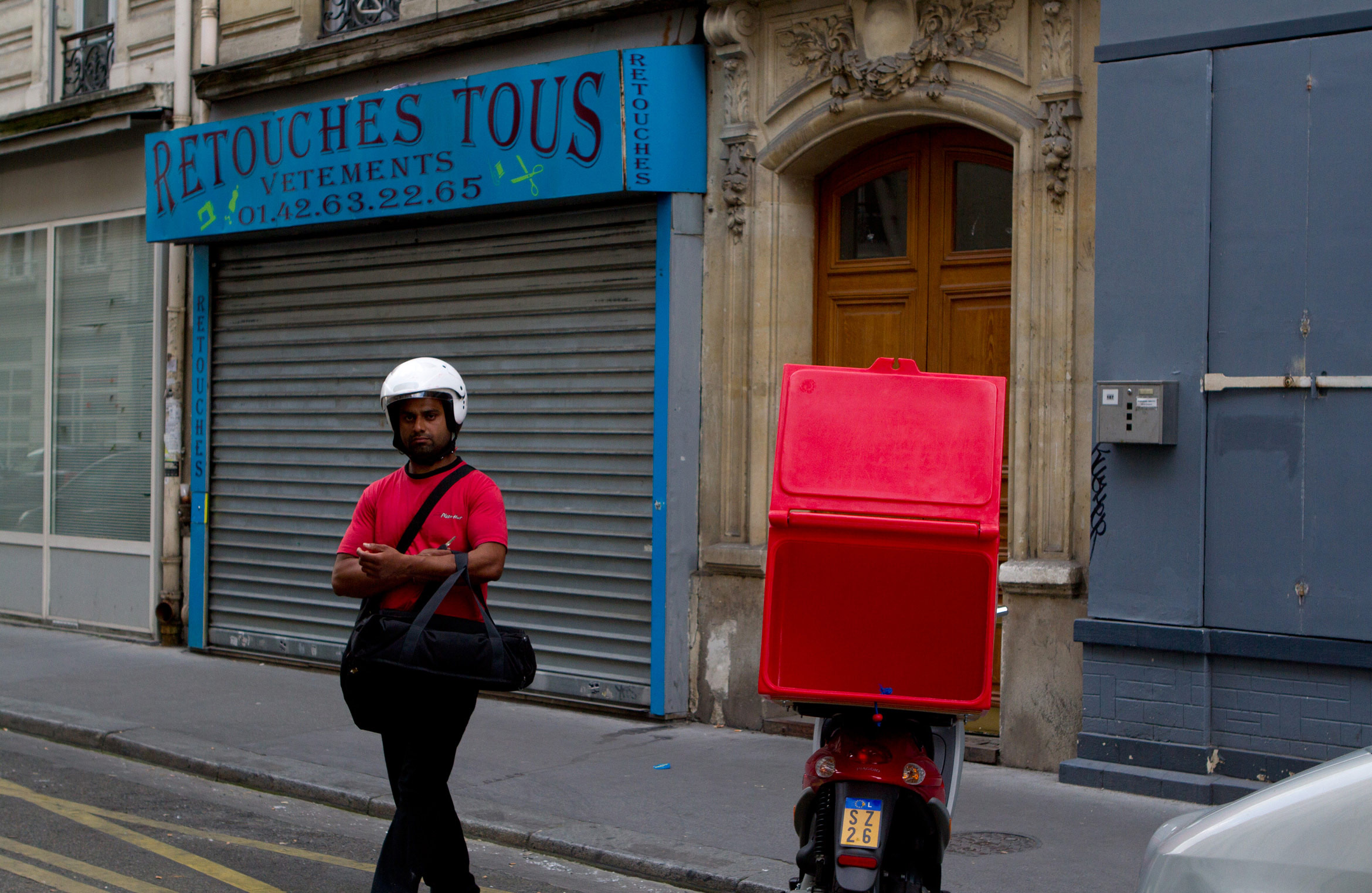 pizza-hut-paris-street