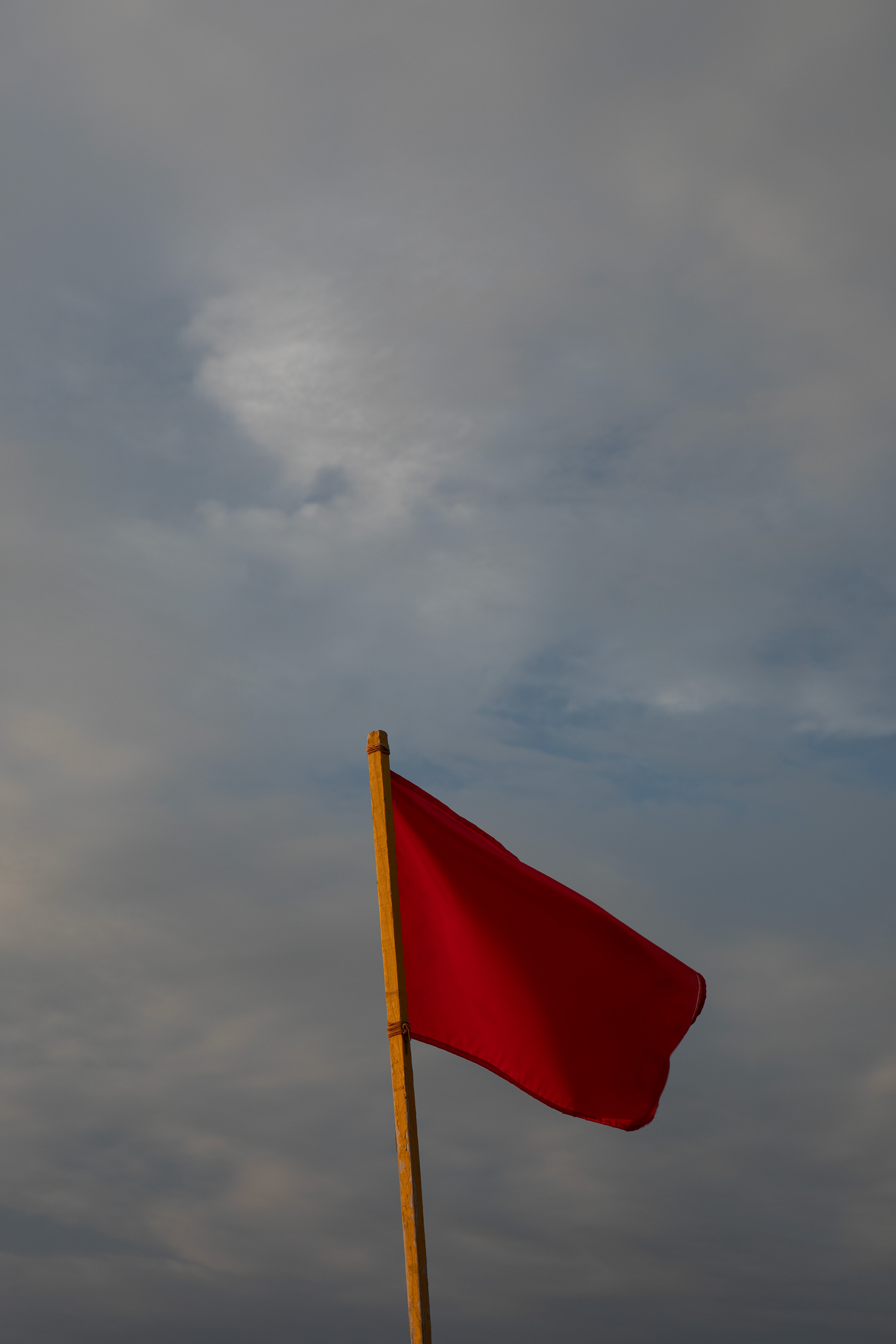 red-flag-puerto-escondido-playa-beach
