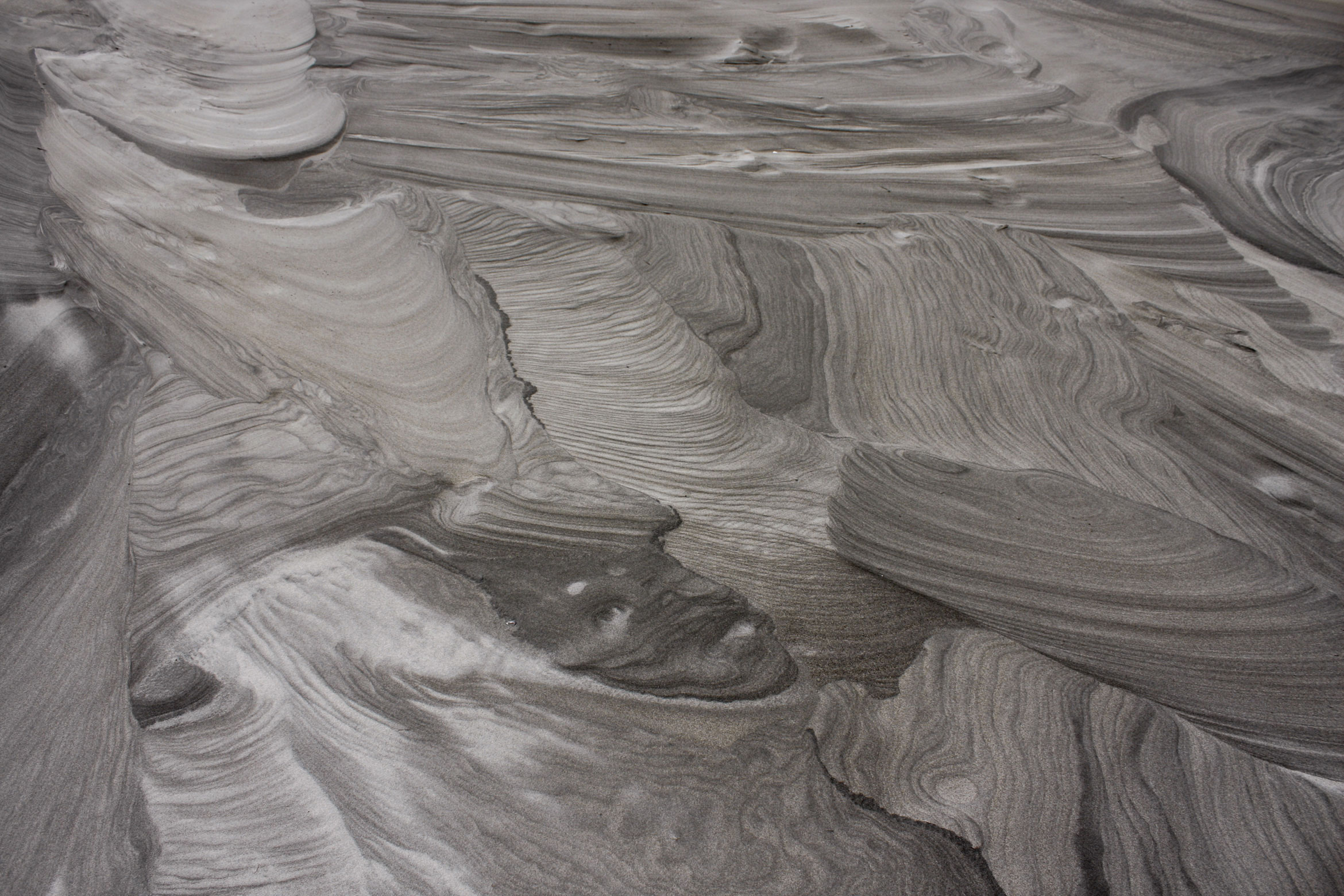 sand-wind-beach-new-zealand-black-sand