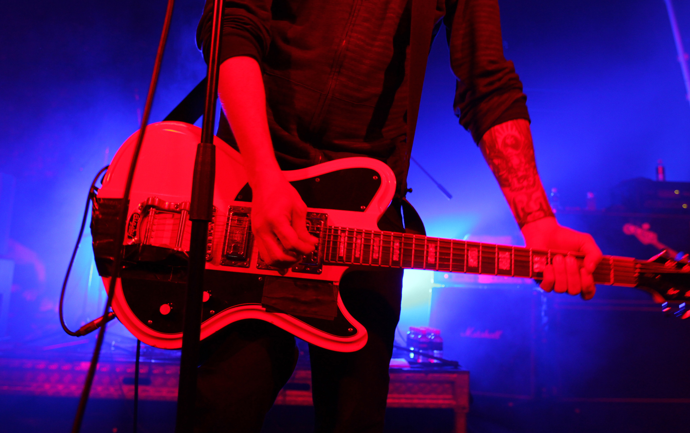 unwritten-law-live-guitar