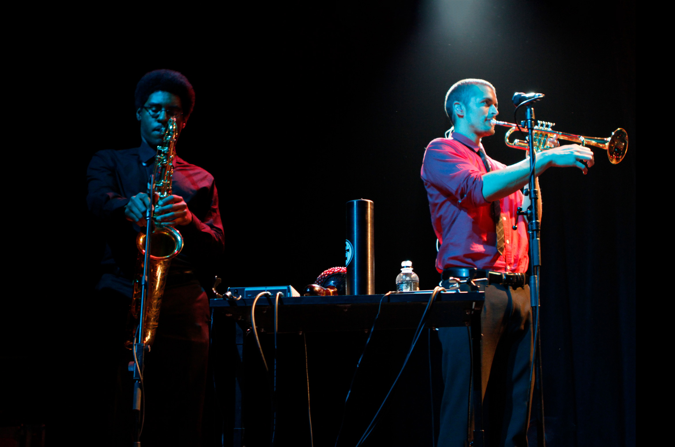 aloe-blacc-live-with-band-performing08live-sax