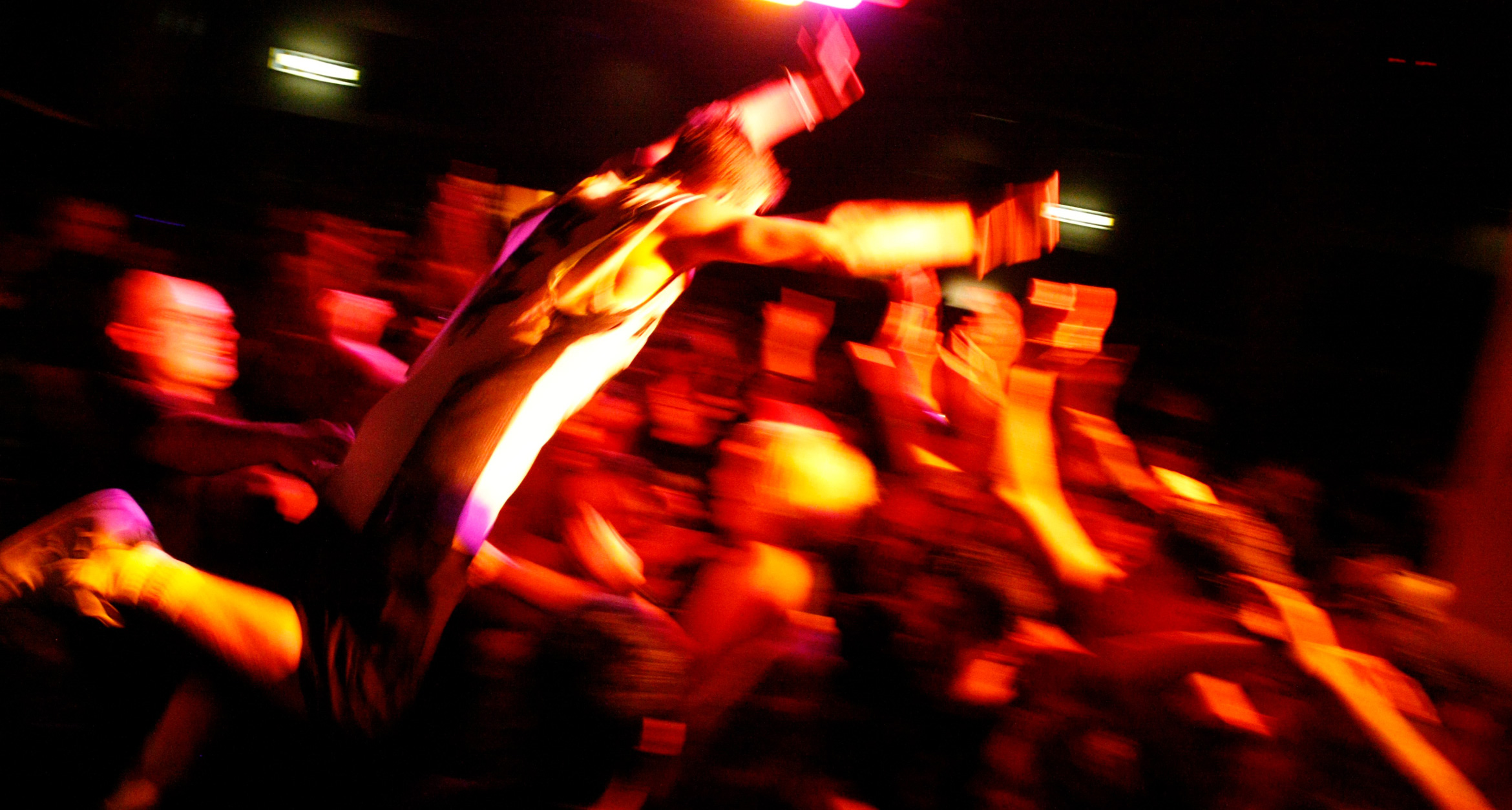 crowd-surfing-live-gig-hed-pe